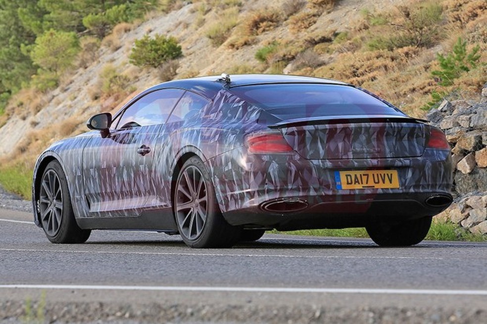 Bentley Continental GT flagrado em testes (Foto: Automedia) — Foto: Auto Esporte