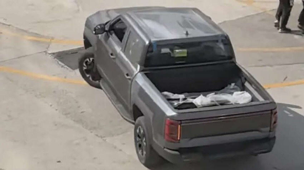 Chama atenção o fato da picape ter diversas semelhanças com a Ford F-150 Lightning — Foto: Reprodução