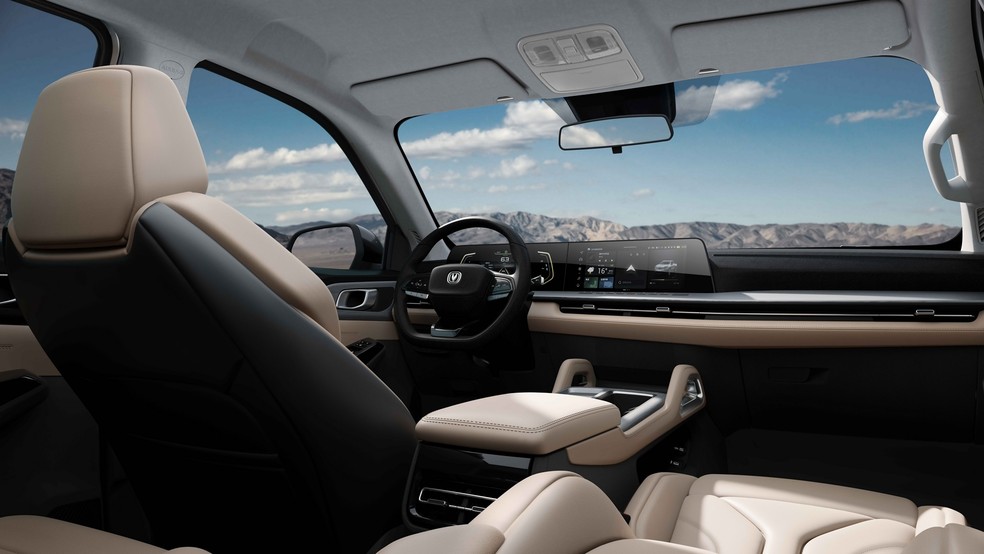 Interior da Changan Hunter traz quadro de instrumentos e central multimídia integrados — Foto: Divulgação
