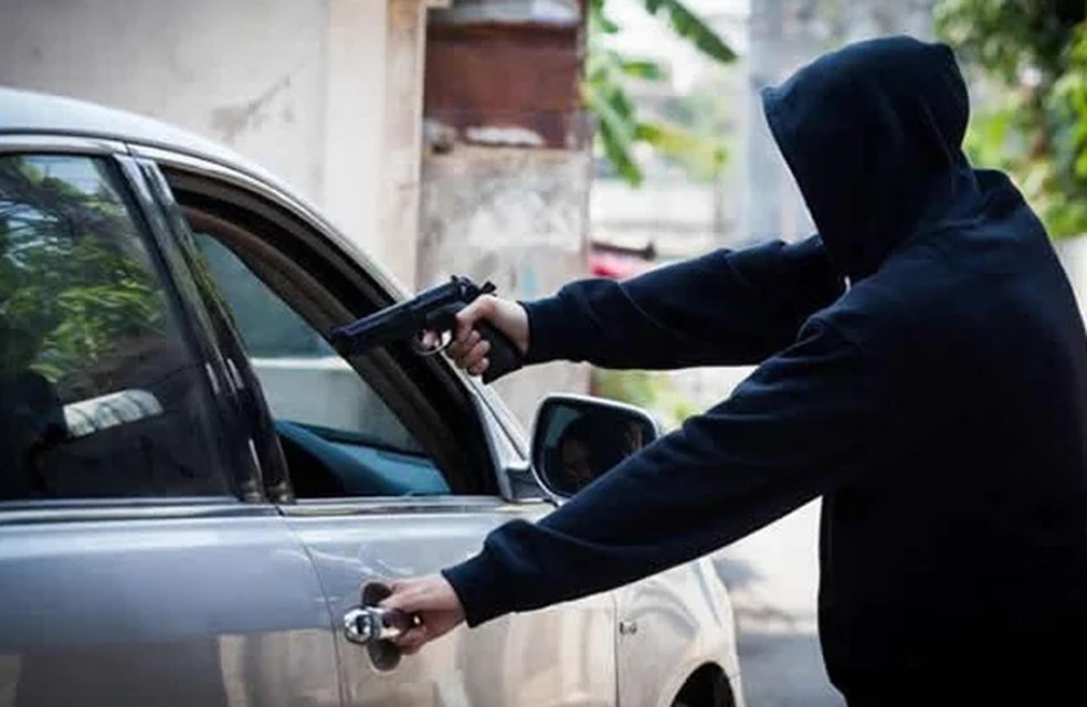 Em caso de abordagem, não encare o bandido ou faça movimentos bruscos — Foto: Shutterstock