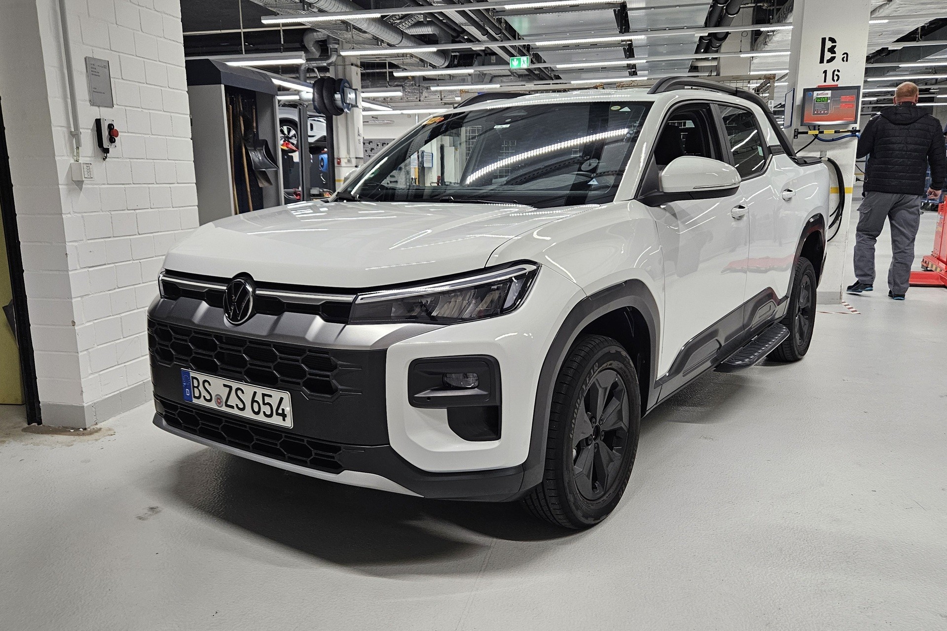 Volkswagen Tukan Magnet? Marca revela versão cabine dupla mais barata