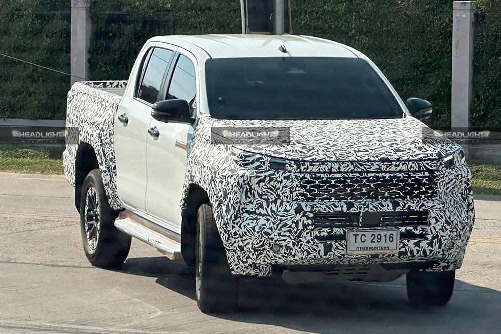 Flagra: nova Toyota Hilux é testada com motor híbrido; veja quando chega