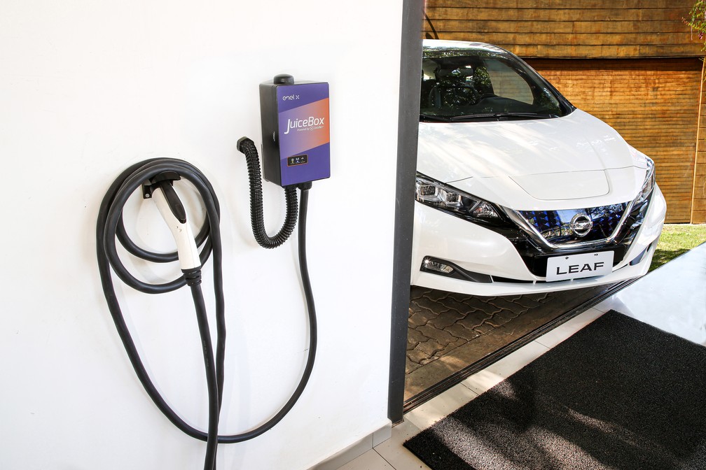Nissan Leaf traz de série o "wallbox", sistema que permite o recarregamento rápido em casa — Foto: Nissan/Divulgação