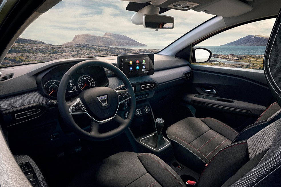 Interior do Dacia Jogger lembra bastante o do novo Sandero europeu — Foto: Divulgação
