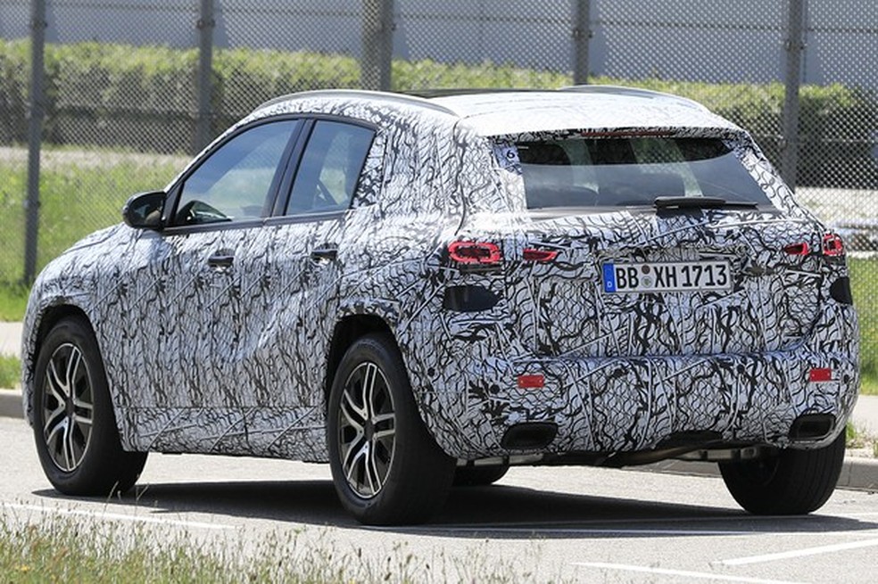 Traseira do novo GLA deixa lanternas de LEDs à mostra (Foto: AutoMedia/Auto News Brasil) — Foto: Auto Esporte