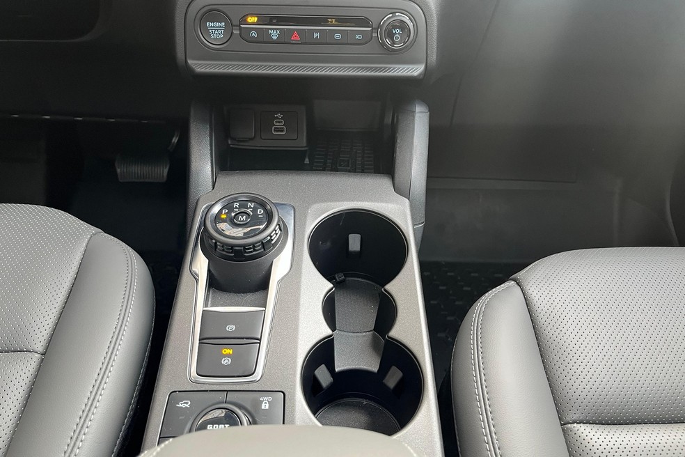 Seletor giratório para o modo manual não empolga — Foto: Marcus Celestino/Auto News Brasil