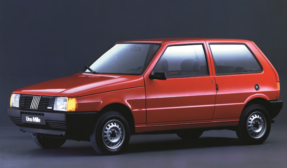 Fiat Mille Brio era tentativa de nova versão com apelo popular. Durou pouco... — Foto: Divulgação