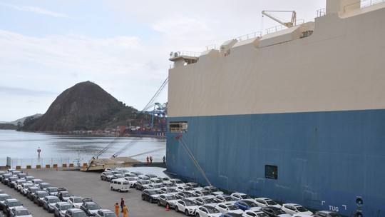 Brasil tem quase 50 mil carros parados em portos por greve no Ibama