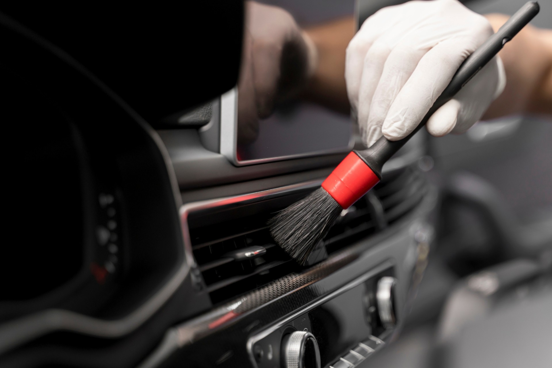 5 kits de limpeza automotivos para deixar o carro sempre brilhando