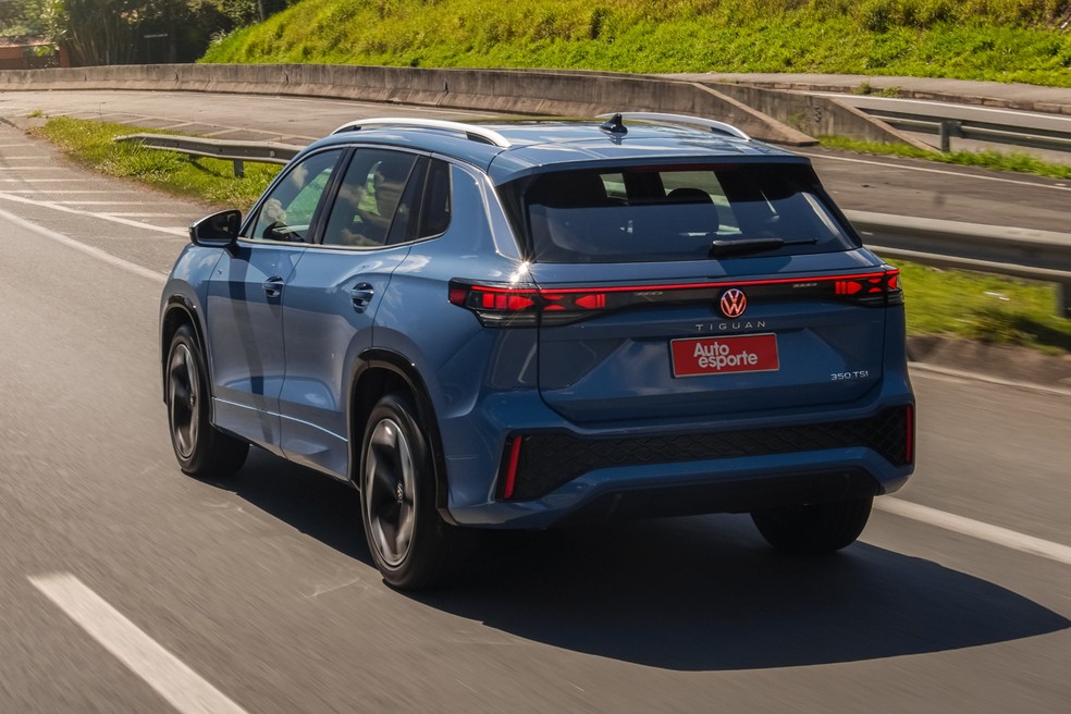 Volkswagen Tiguan R-Line 2027 oferece muitos equipamentos de assistência de condução — Foto: Divulgação