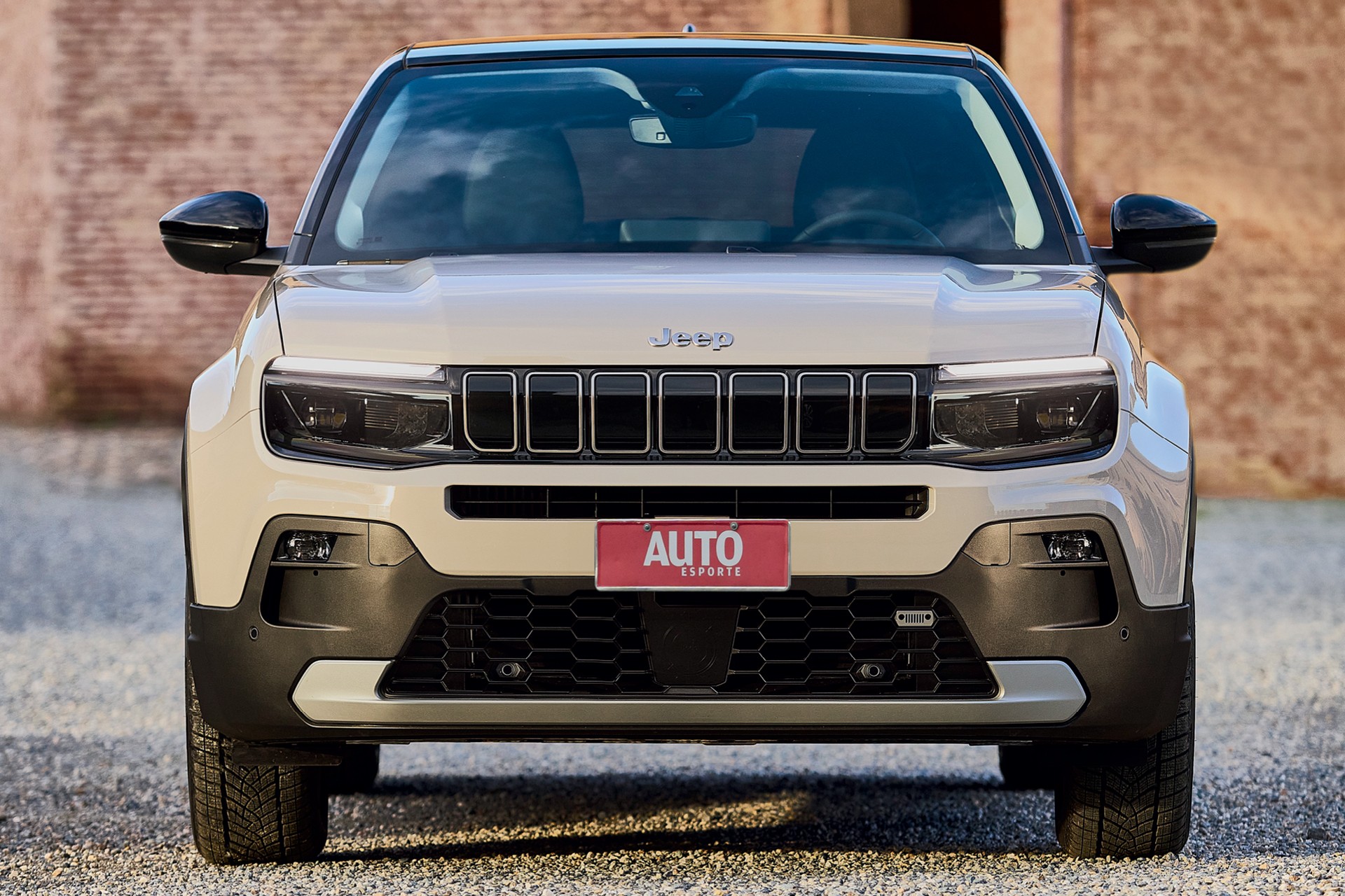 Jeep Avenger e Renegade vão conviver no Brasil em 2026; veja as diferenças