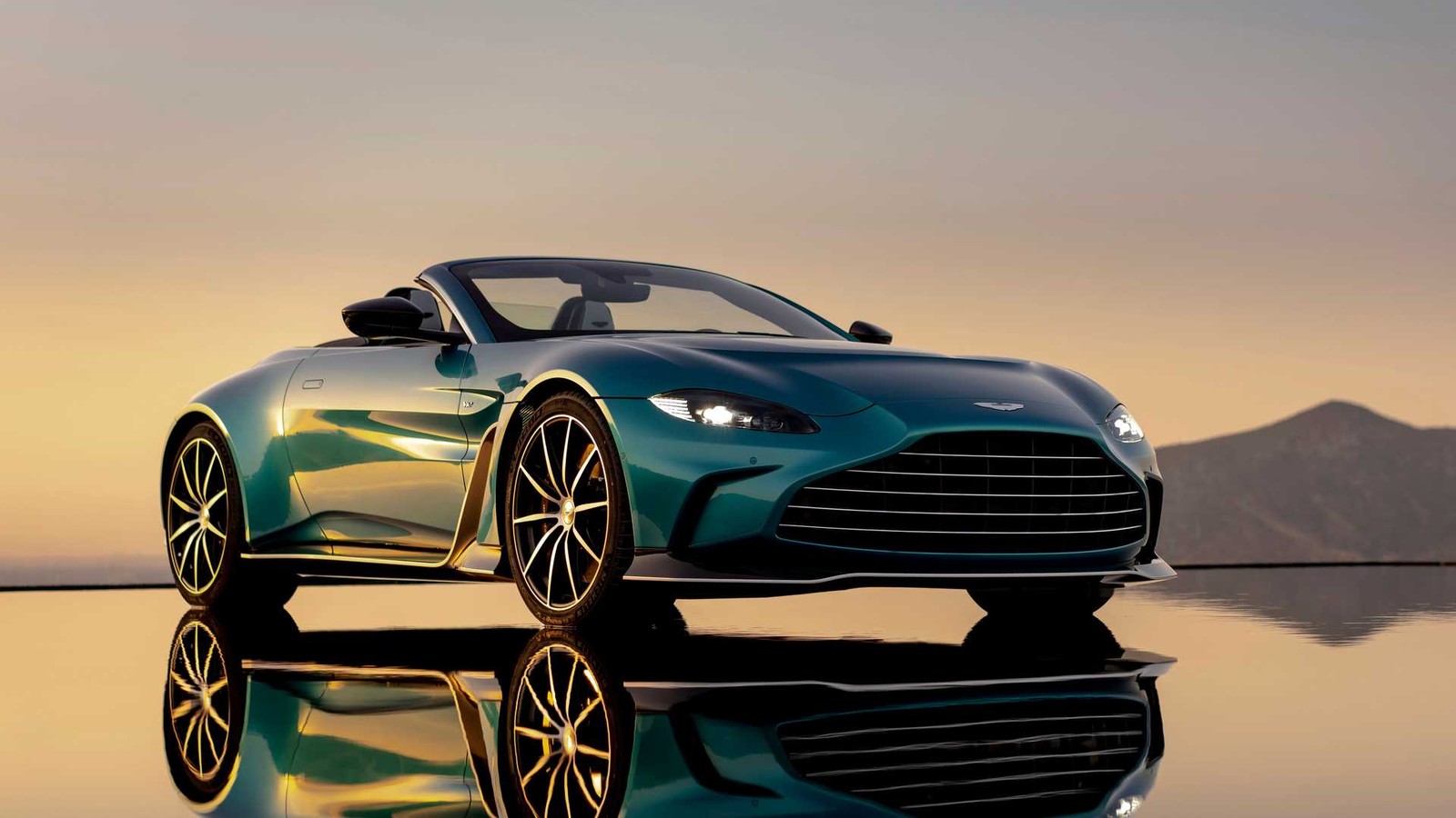 Aston Martin V12 Vantage Roadster — Foto: Divulgação