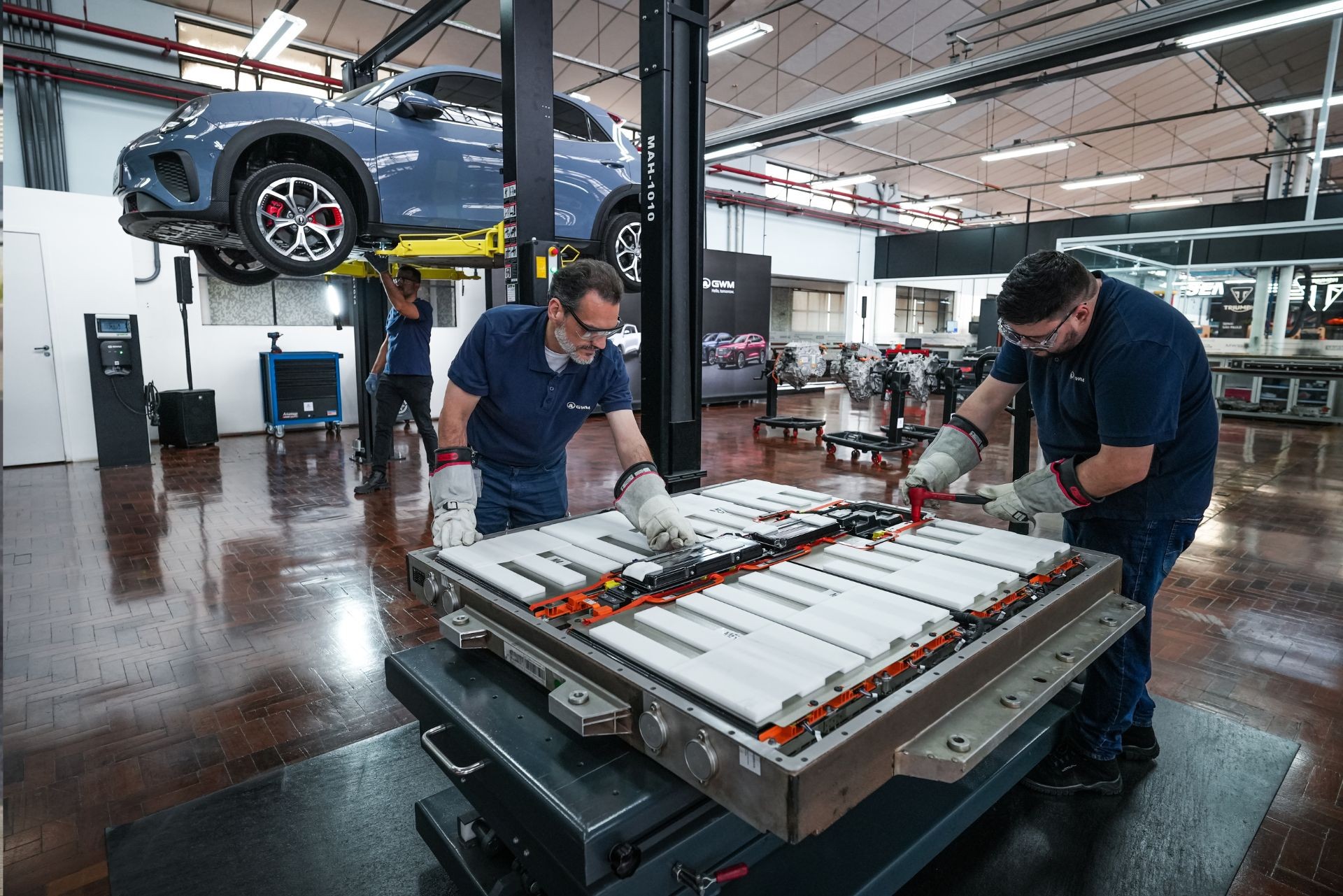 Manutenção da bateria em carros elétricos e híbridos: como funciona?