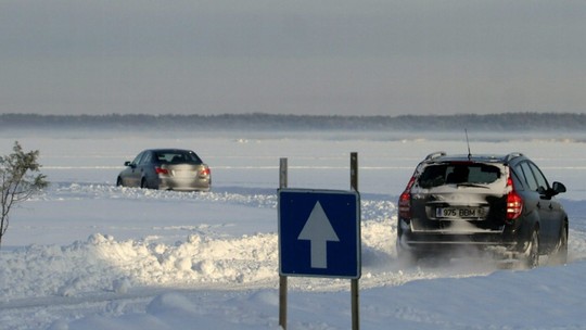 Estônia tem estradas que proíbem utilizar cinto de segurança e dirigir à noite