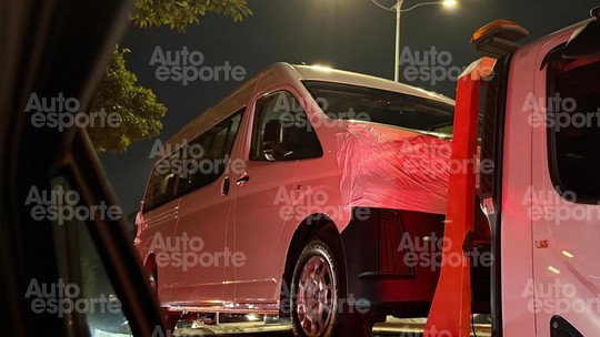 Flagra: Toyota Hiace, van da Hilux, estreia antes do Yaris Cross no Brasil