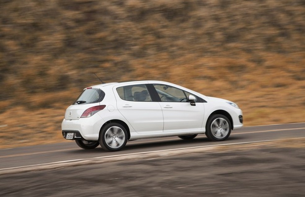Peugeot 308 reestilizado em movimento (Foto: Fabio Aro / Auto News Brasil) — Foto: Auto Esporte