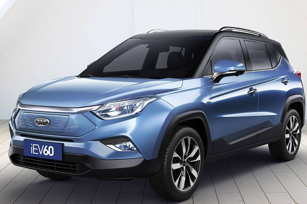 JAC iEV60 tem o bocal de carregamento onde seria a grade (Foto: Divulgação) — Foto: Auto Esporte