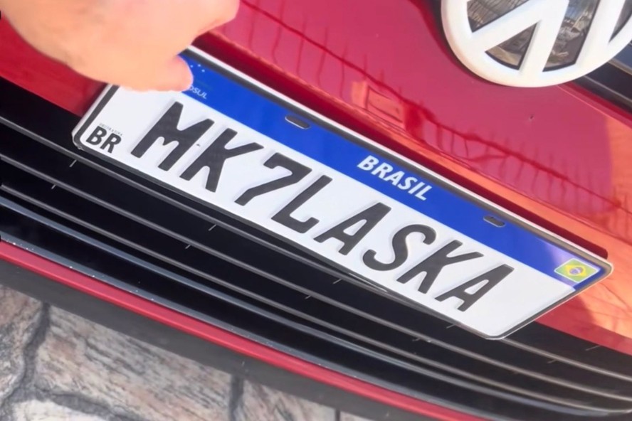 Placa delete é solução que fixa a identificação do carro com ímã