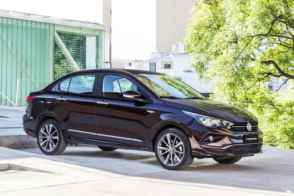O Fiat Cronos Precision era equipado com motor 1.8 de 139 cv de potência e 19,2 kgfm de torque. — Foto: Divulgação/Fiat