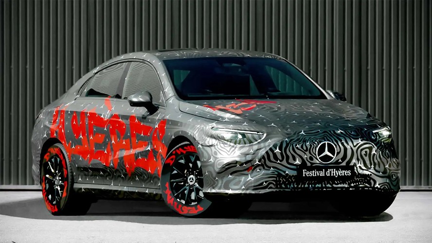 Mercedes-Benz CLA teaser dianteira