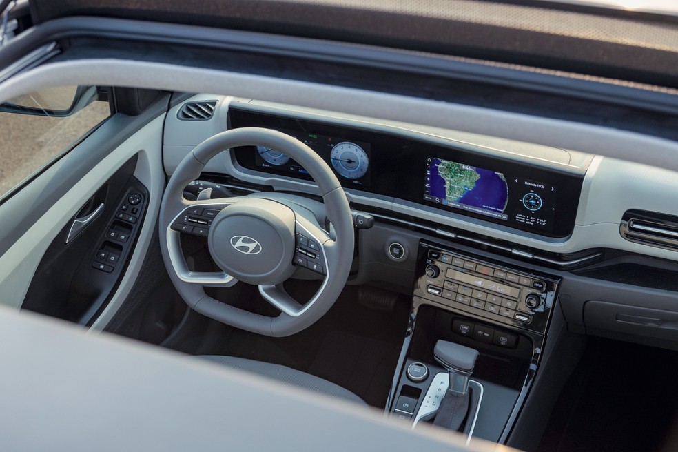 Hyundai Creta Ultimate 1.6 TGDi 2025: telas digitais destacadas do painel são destaque — Foto: Renato Durães/Autoesporte