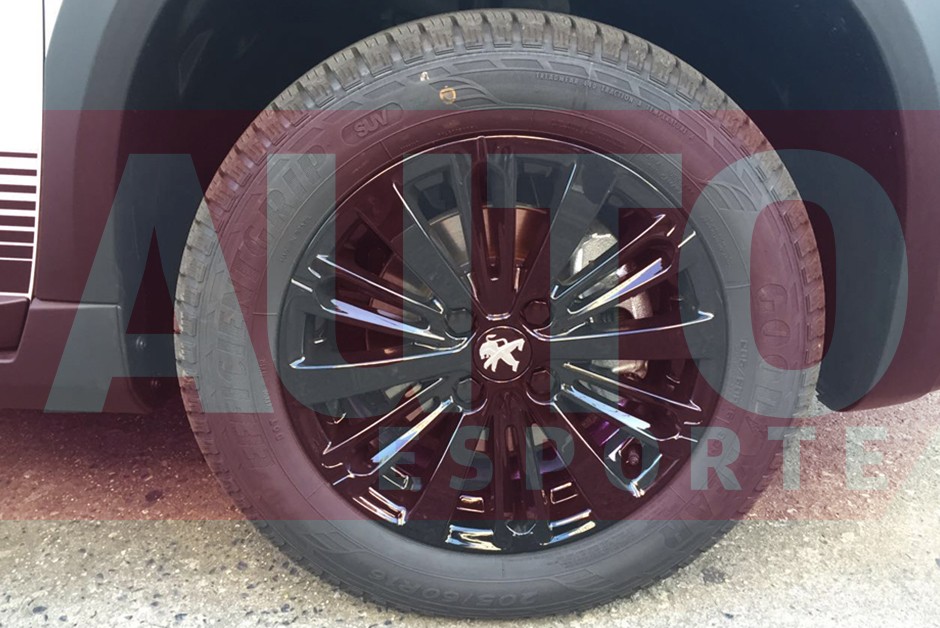 Flagramos o novo Peugeot 2008 Crossway