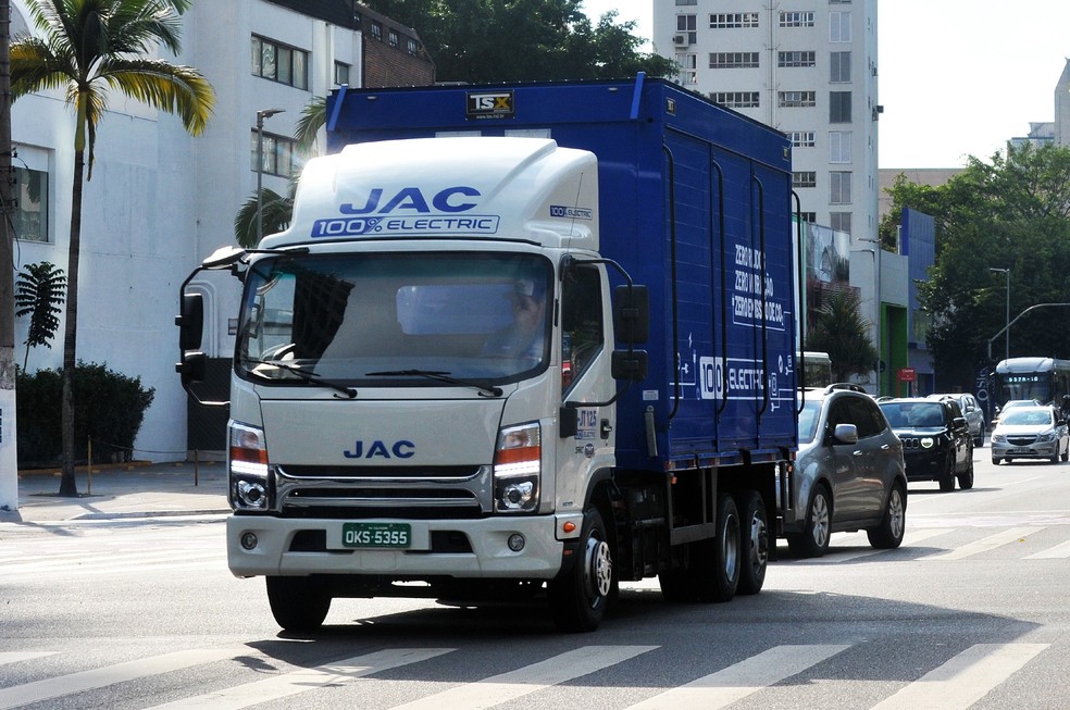 O caminhão elétrico JAC E-JT 12,5 custa R$ 700 mil — Foto: Divulgação