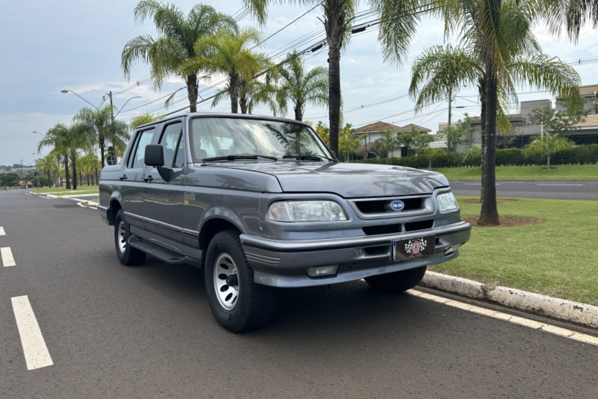 Achado usado: Ford SR XK Deserter é picape especial que tem até geladeira