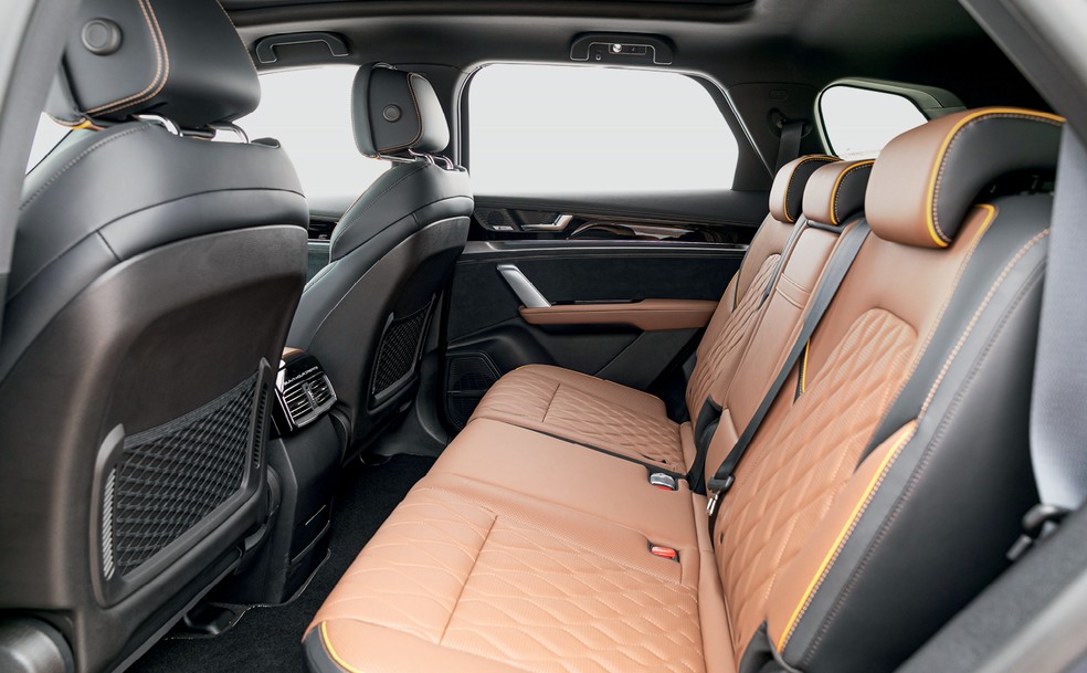 Espaço interno e mimos para os passageiros também agradam  — Foto: Christian Castanho/Auto News Brasil