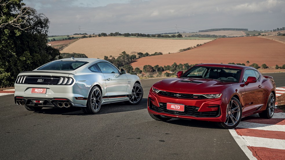 Teste comparativo: Ford Mustang e Chevrolet Camaro duelam no último  encontro dos clássicos V8