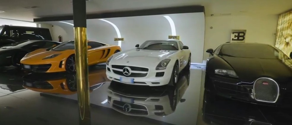 Garagem do CR7 tem mais de 15 carros de luxo — Foto: Reprodução/Netflix
