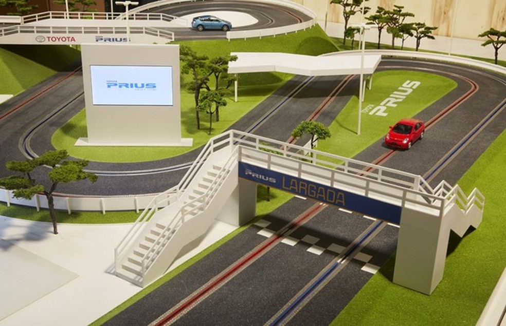 Toyota Prius de brinquedo pode ser movido pela força do pensamento no Brasil (Foto: Divulgação) — Foto: Auto Esporte