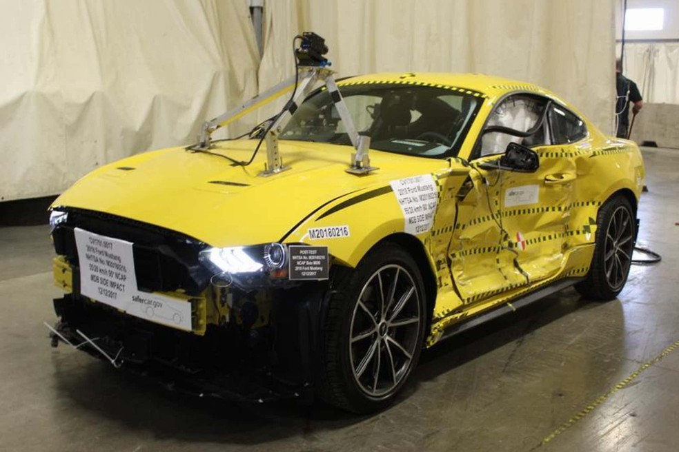 Ford Munstag que foi utilizado em testes de colisão nos EUA e pôde ser leiloado como sucata.  — Foto: Divulgação
