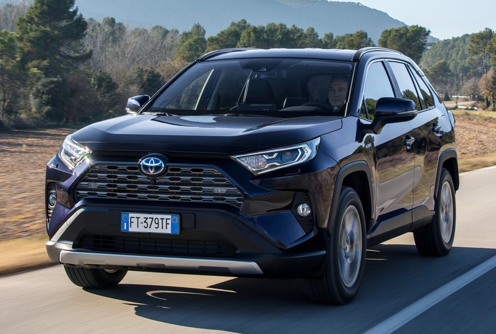 Toyota RAV4 pode dar origem a picape monobloco menor que a Hilux — Foto: Divulgação