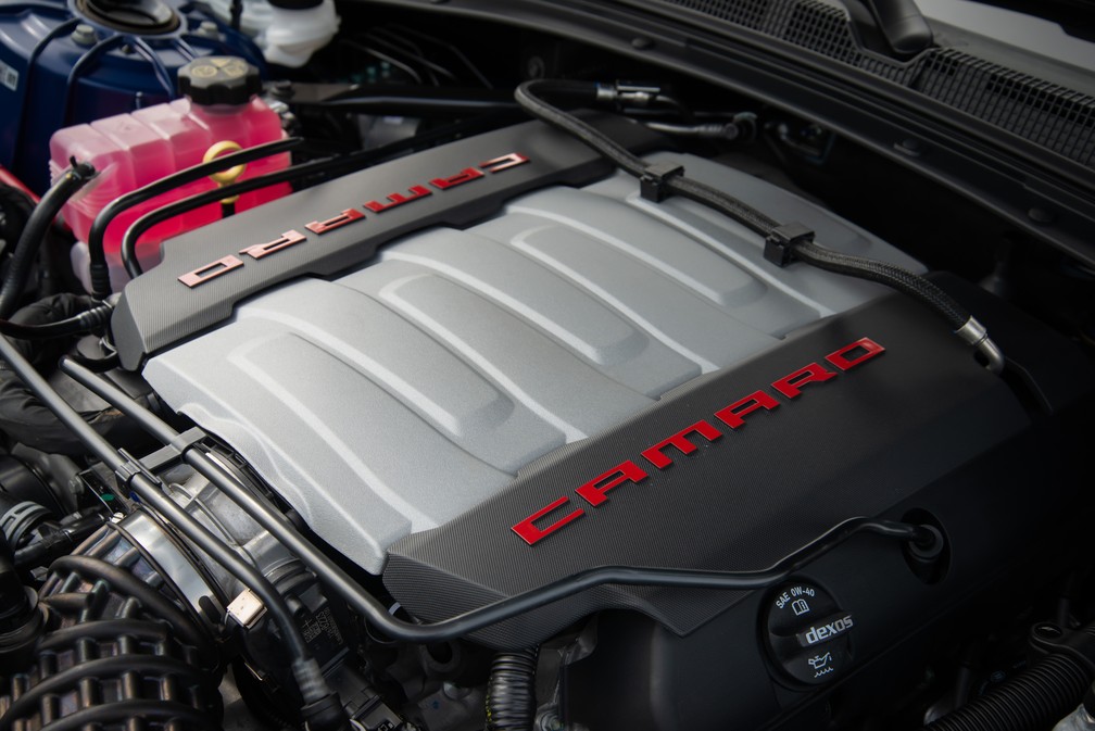 Motor 6.2 V8 do Chevrolet Camaro — Foto: Divulgação