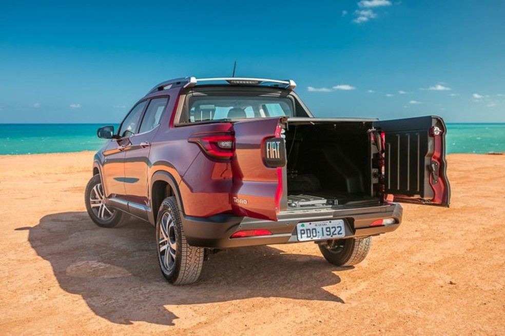 Caçamba tem menos volume e tamanho do que as médias, mas tem porta bipartida (Foto: Marcos Camargo) — Foto: Auto Esporte