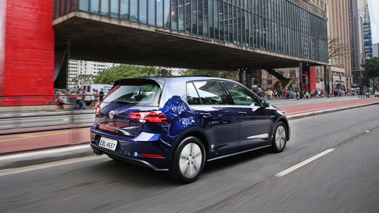 Engenheiro da Volkswagen roda 24 mil km pelo Brasil para testar pontos de recarga de carros híbridos e elétricos 