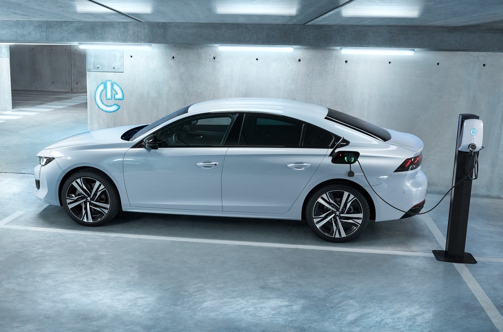 Peugeot 508 Hybrid — Foto: Divulgação
