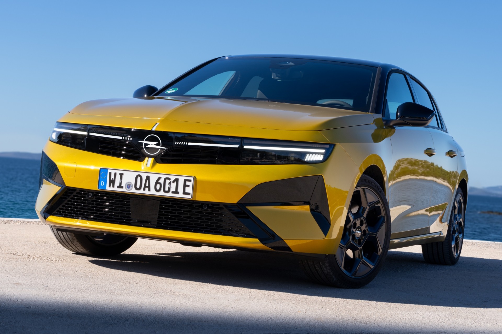 Novo Astra é confirmado com mudanças profundas e pode virar SUV