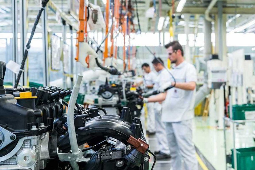Linha de produção de motores no Paraná