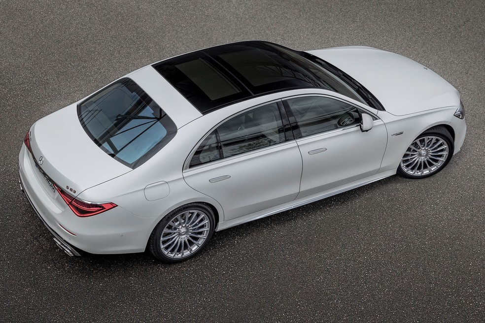 Mercedes-AMG S 63 E Performace 2024 chega aos 803 cv de potência combinada e a um torque de 145,8 kgfm — Foto: Divulgação