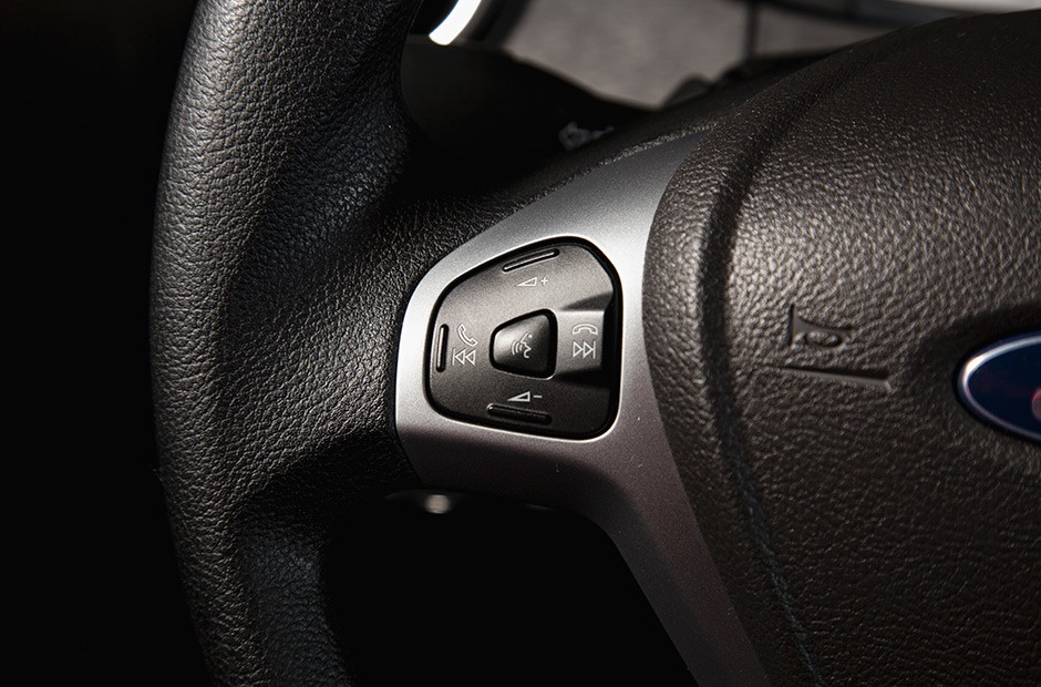 Novo Ford Ka 2015 (<a href="http://revistaautoesporte.autonewsbrasil.webbfinanceiro.com/Analises/noticia/2014/07/novo-ford-ka-globalizado-para-atacar.html"> saiba mais</a>)