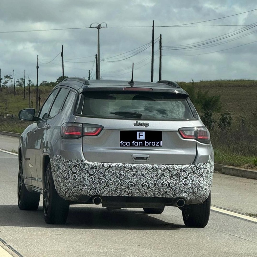 Jeep Compass Blackhawk rodando em seus últimos testes antes do lançamento — Foto: FCA Fan (@fca_fan_brazil)