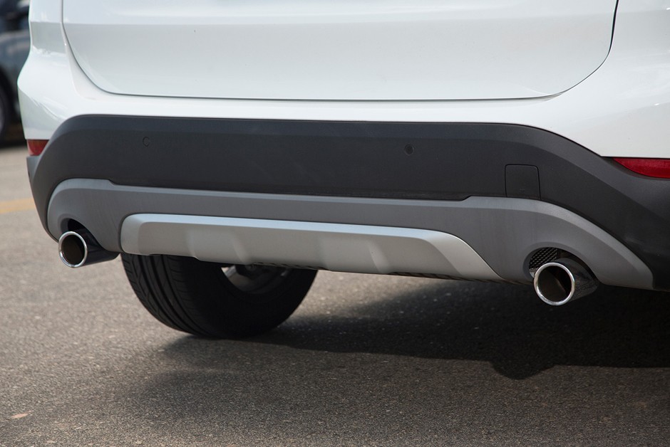 Detalhe das saídas de escape do BMW X1 sDrive20i