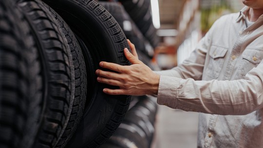Pneu remold é bom? Veja se é seguro e se vale a pena usar no seu carro