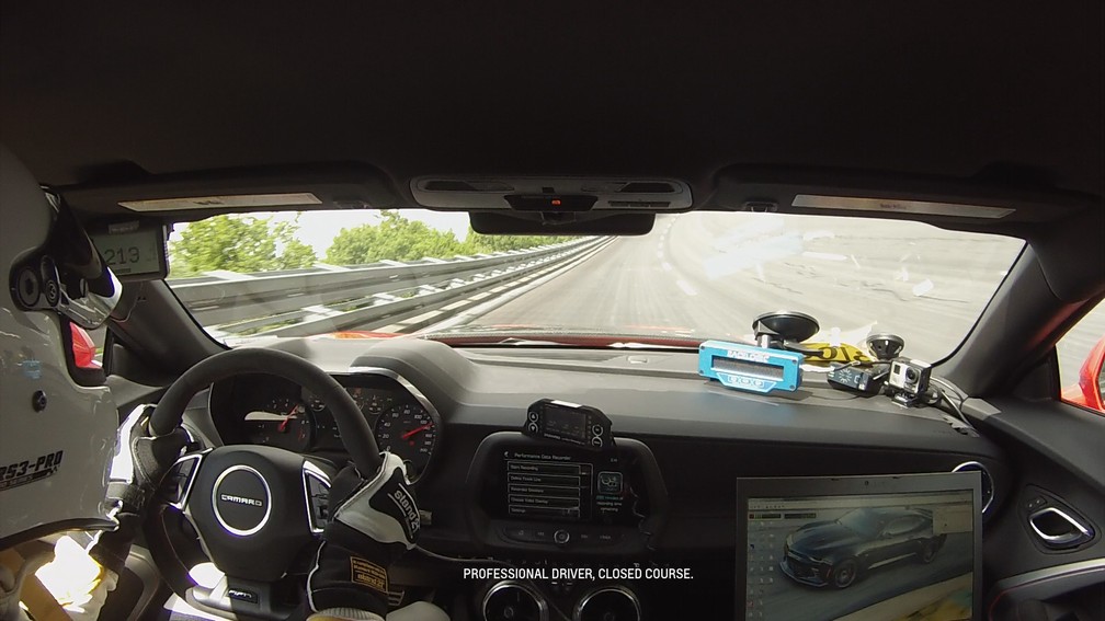 Camaro ZL1 em pista na Alemanha — Foto: Divulgação