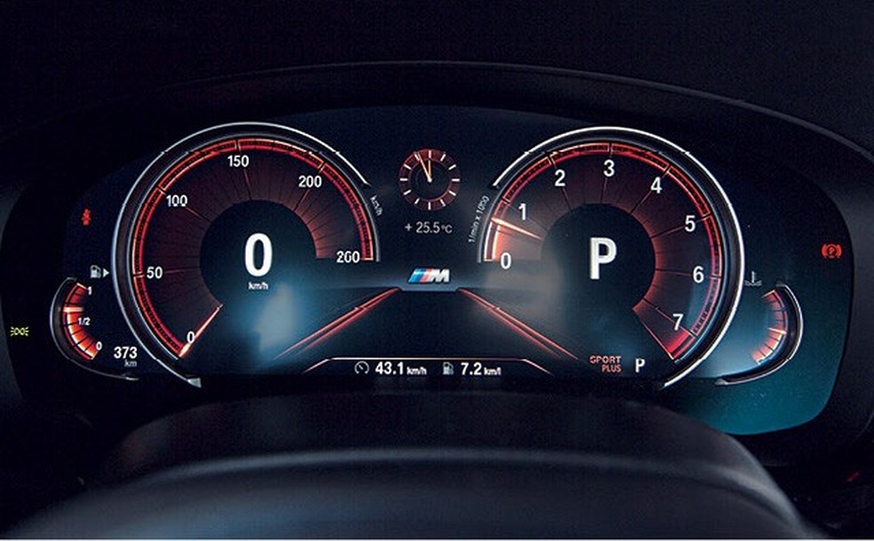 Grafismos do cluster ficam assim no modo Sport — Foto: Auto Esporte