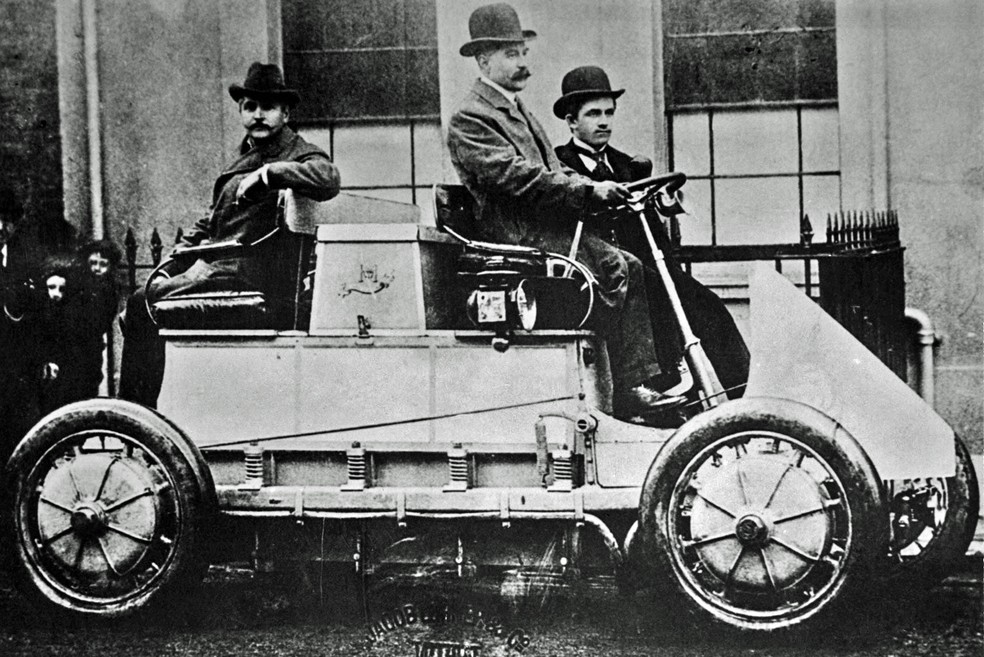 Lohner-Porsche Mixte Hybrid foi o primeiro carro híbrido — Foto: Reprodução