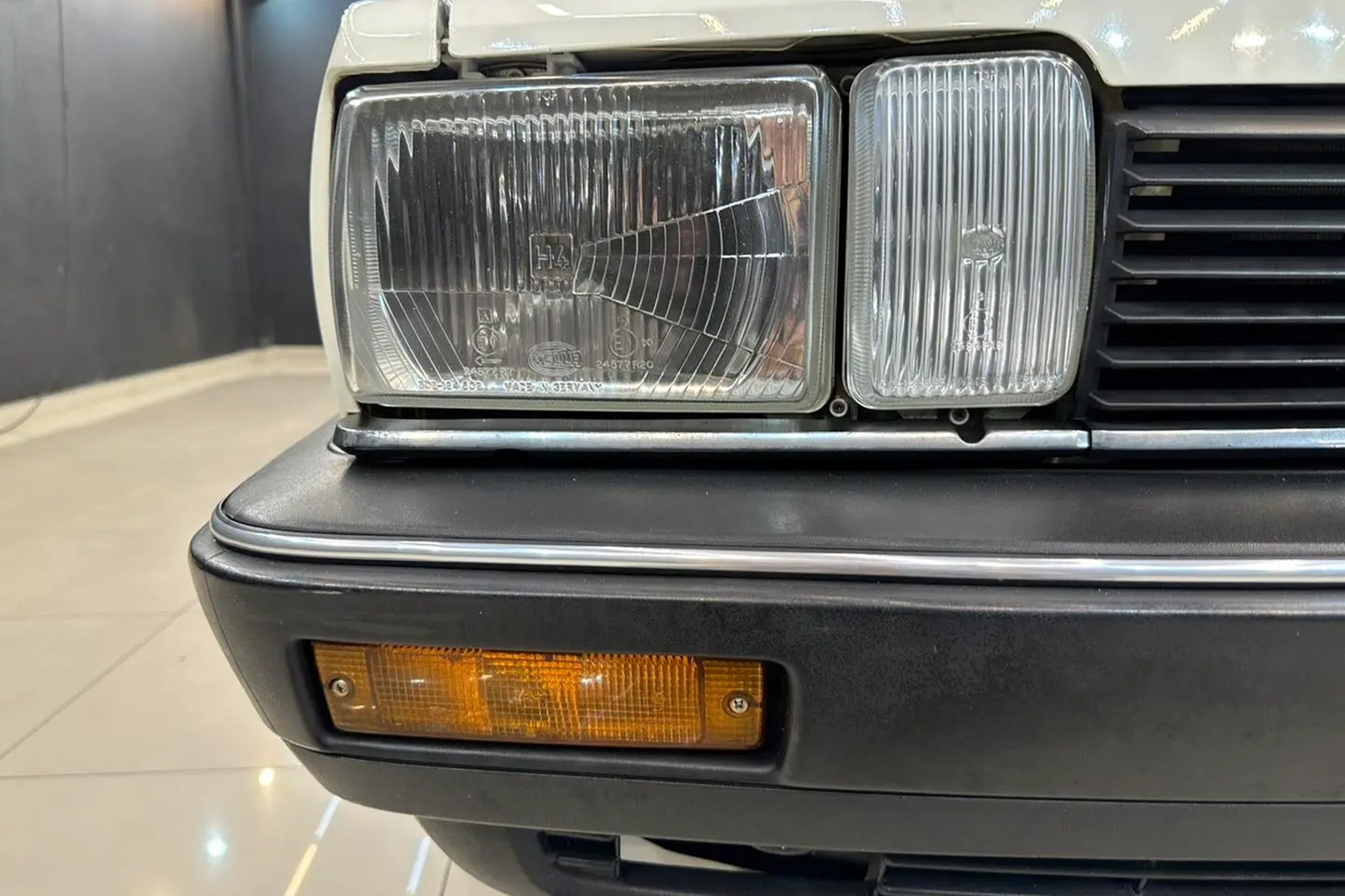 Volkswagen Santana GLS 1987 farol — Foto: Divulgação/Padrão Misa