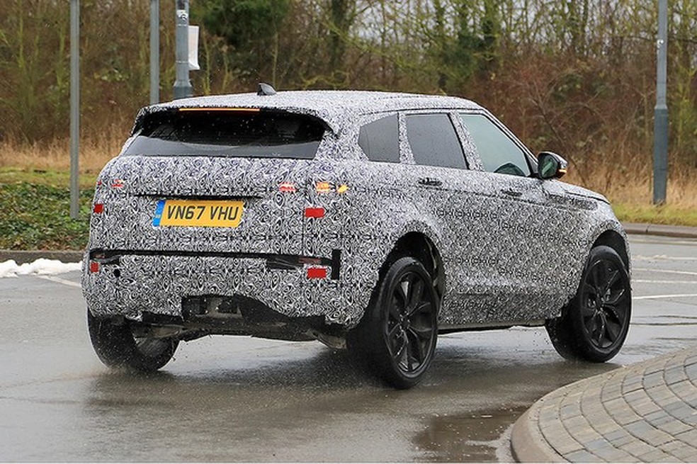 Novo Range Rover Evoque é flagrado em testes (Foto: Automedia) — Foto: Auto Esporte